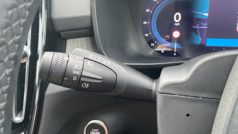 Volvo XC40 2.0 B4P Ultra Dark 5dr Auto Petrol Estate